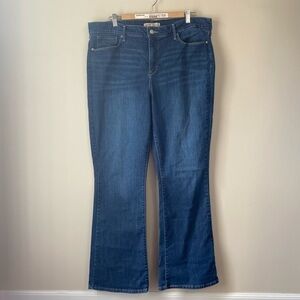 Levi’s Signature shaping mid rise bootcut size 34